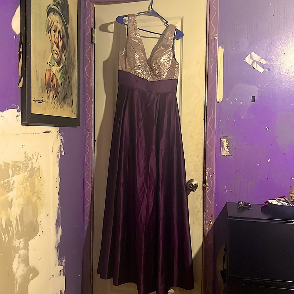 Used like new. Can be worn to prom, formal,or a wedding. 14 but fits like a 13.